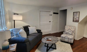 OLD FARMHOUSE SUITE 2 LIVING ROOM