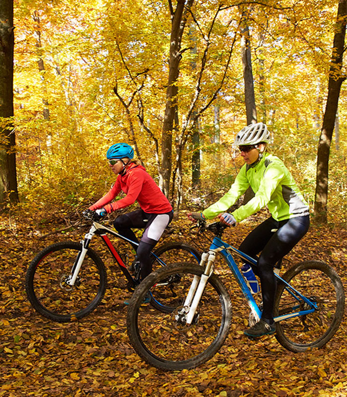 mtnbiking_fall_ladies_strong_700x800