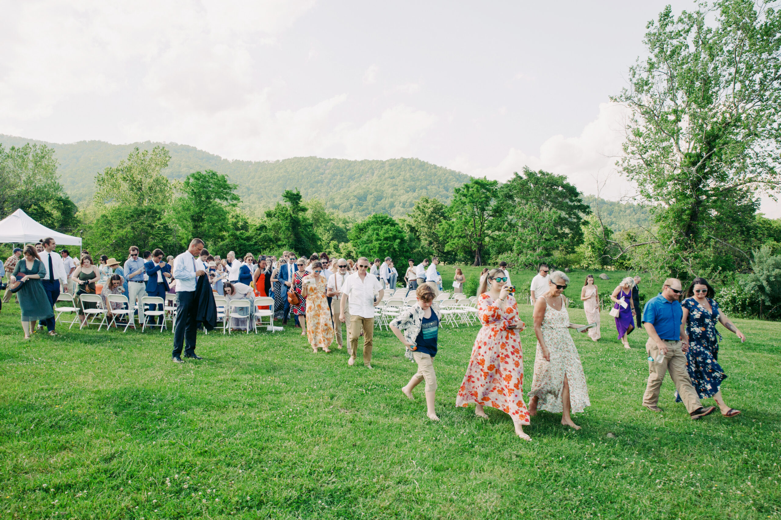 Madison County VA wedding veues. Here is a wedding at Graves Mountain Farm & Lodges at their 700 acre Honeysuckle Farm venue