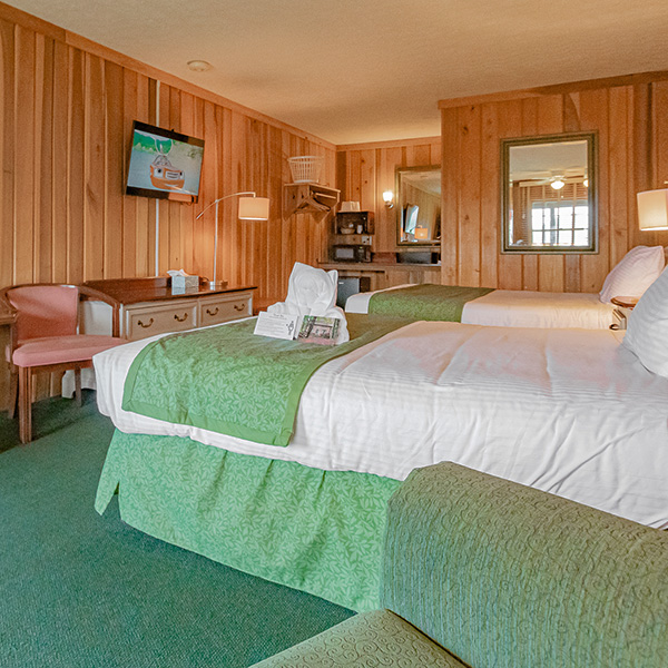 Graves Mountain Farm & Lodges - mountainside lodge room